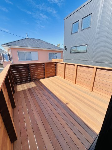 茅ヶ崎市南湖4丁目B棟　トラストヴィラ～プレミアムシリーズのその他|A号棟・B号棟どちらにも開放感があるウッドデッキ付き