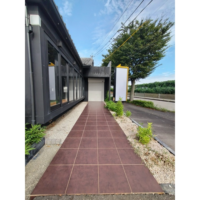 蘇原三柿野町958番地2店舗のエントランス