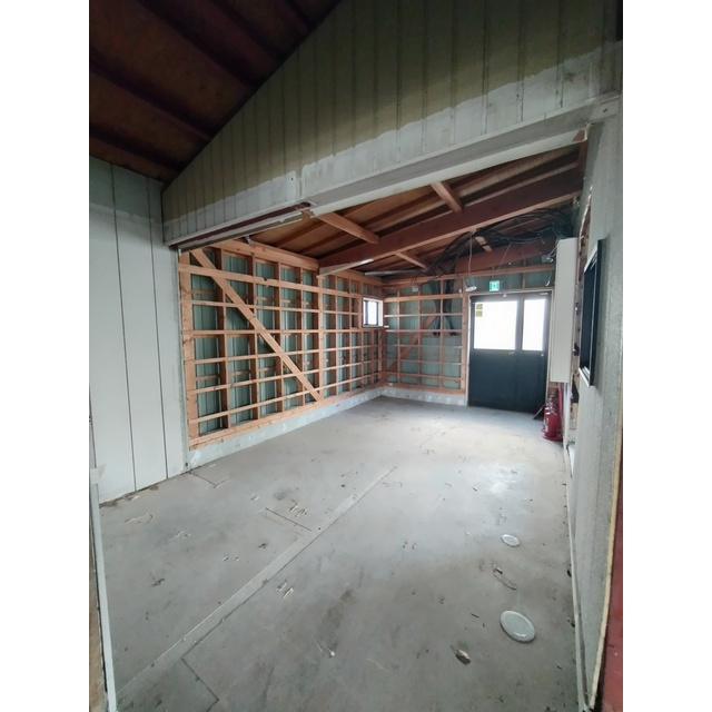 蘇原三柿野町958番地2店舗の内装