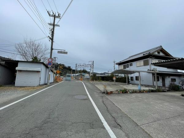 下津町黒田　土地の前面道路含む現地写真