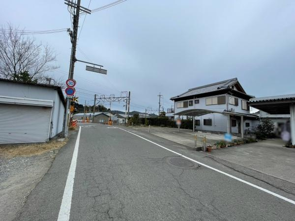 下津町黒田　土地の前面道路含む現地写真