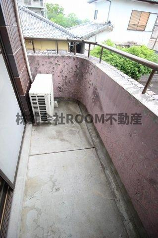 都城市一万城町の賃貸マンションのバルコニー|開放的で明るい空間を演出してくれるバルコニーです