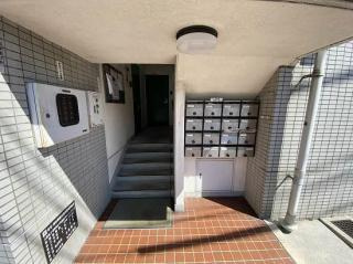 高蔵寺マンションのエントランス