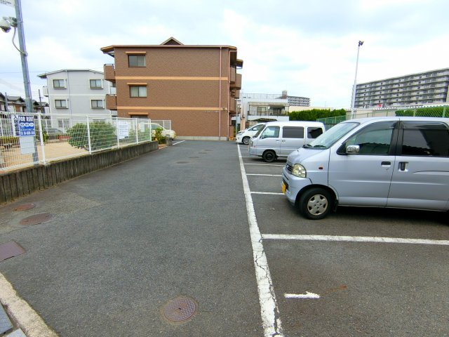 ピアコート弐番館の駐車場
