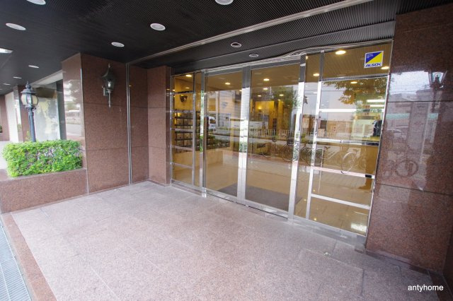ノルデンハイム新北野　仲介手数料無料のエントランス