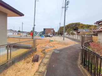 【前面道路含む現地写真】