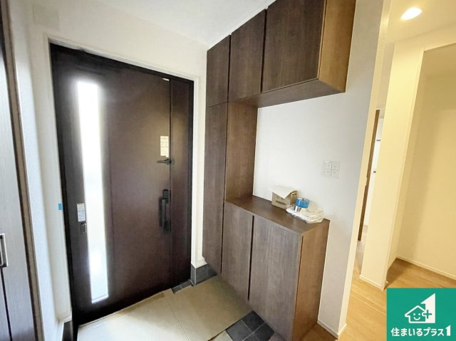 川辺郡猪名川町白金　第2期　新築一戸建ての玄関|シューズボックスにはたくさんの靴が収納できるので玄関周りはいつもスッキリ！ご家族が増えても安心！