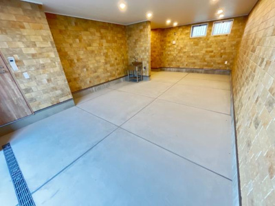 【駐車場】 | ガレージハウス・ヒューゴ | ガレージ