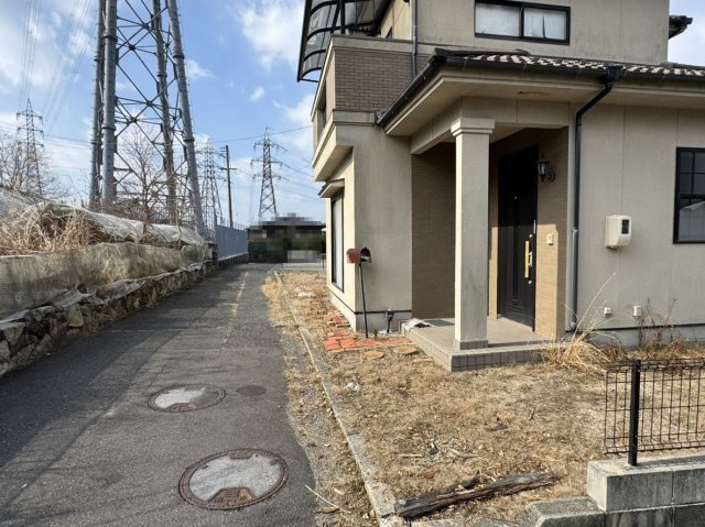 【前面道路含む現地写真】