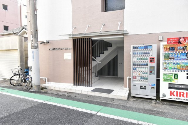 コンコード甲子園のエントランス