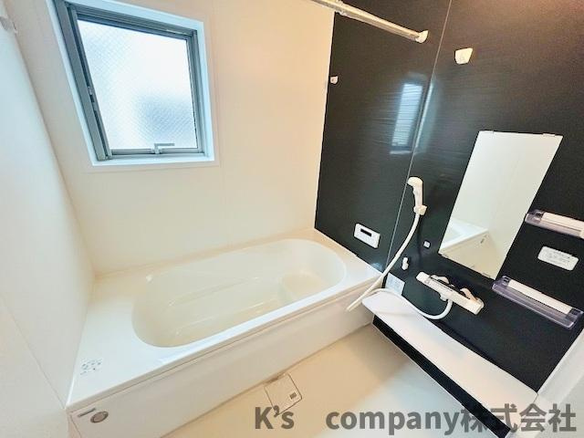 茅ヶ崎市柳島2丁目　新築戸建　1号棟の浴室|アクセントパネルで引き締まった印象のオシャレな浴室スペース◇