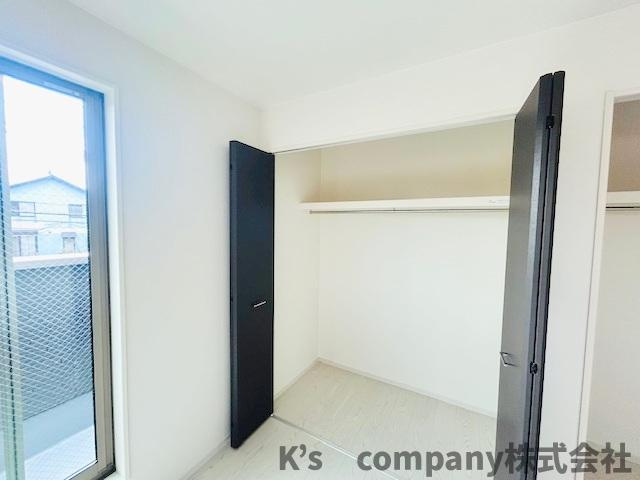 茅ヶ崎市柳島2丁目　新築戸建　1号棟の収納|洋室8帖の収納スペース◇