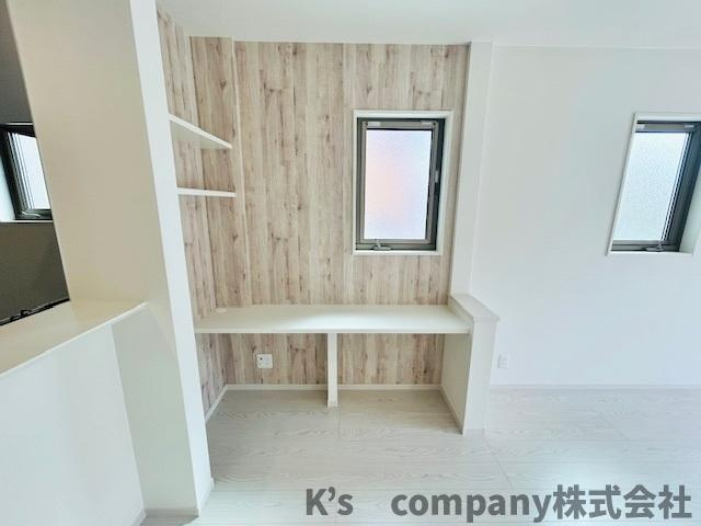 茅ヶ崎市柳島2丁目　新築戸建　1号棟のその他|在宅ワークやリビング学習にも使えるスタディカウンター付き◇