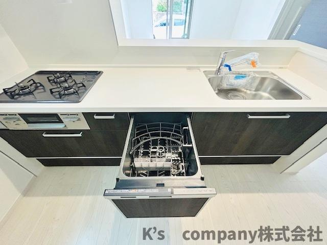 茅ヶ崎市柳島2丁目　新築戸建　1号棟のキッチン|食器洗い乾燥機付きで家事の時短に役立ちます◇