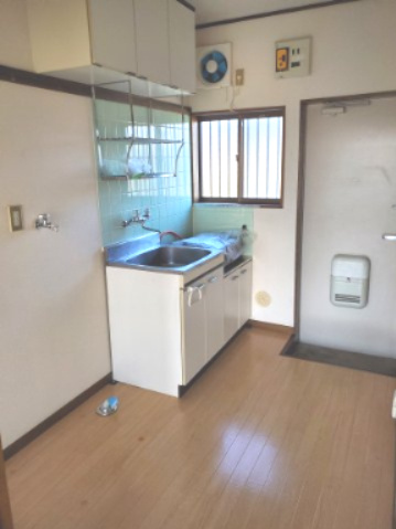 １間の収納に上部が天袋になってます。