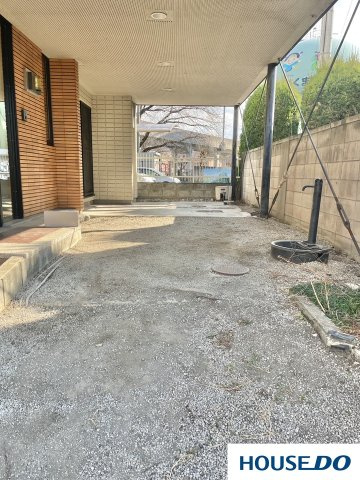 中古戸建兼事務所　桐生市仲町3丁目の駐車場|駐車場に車を止められます