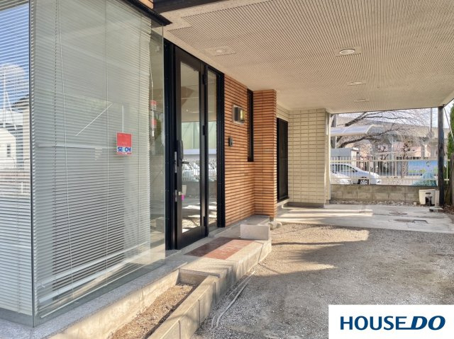 中古戸建兼事務所　桐生市仲町3丁目の玄関|明るい玄関です