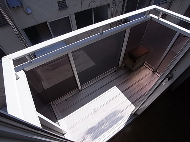 神戸市長田区前原町２丁目のアパートのバルコニー