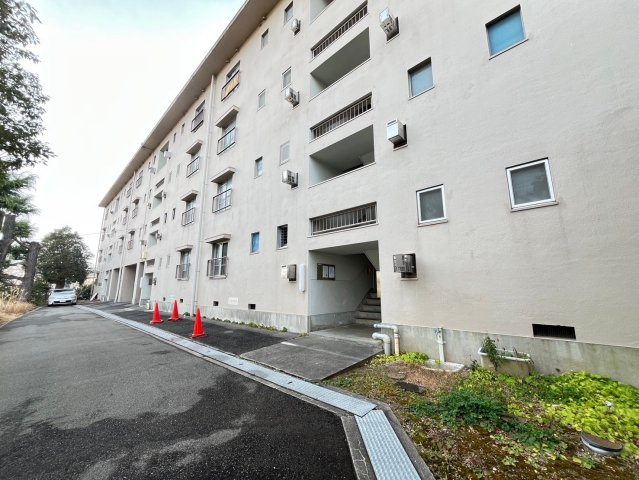 県営西舞子厚生年金住宅2号棟の外観