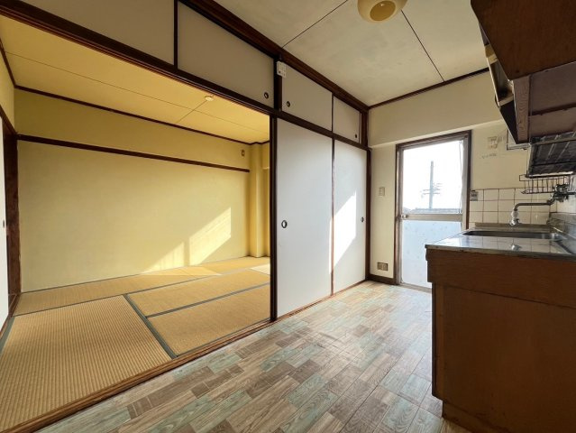 県営西舞子厚生年金住宅2号棟の居間・リビング