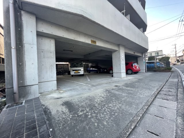 P-com KOGAの駐車場