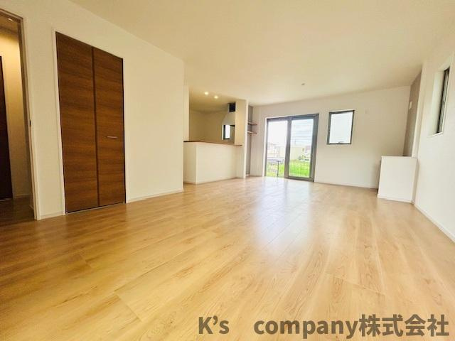 ◎茅ヶ崎市柳島2丁目　新築戸建　2号棟の居間・リビング|リビング広々20帖◇