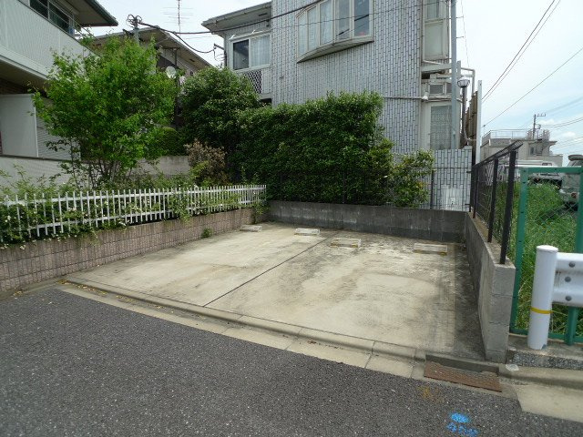 ベルククラーレ駐車場の外観