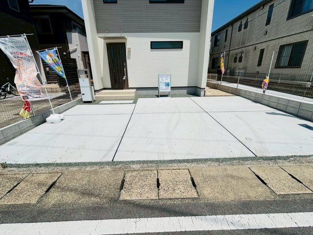 リナージュ／東区東野2丁目第1期／１号棟の駐車場