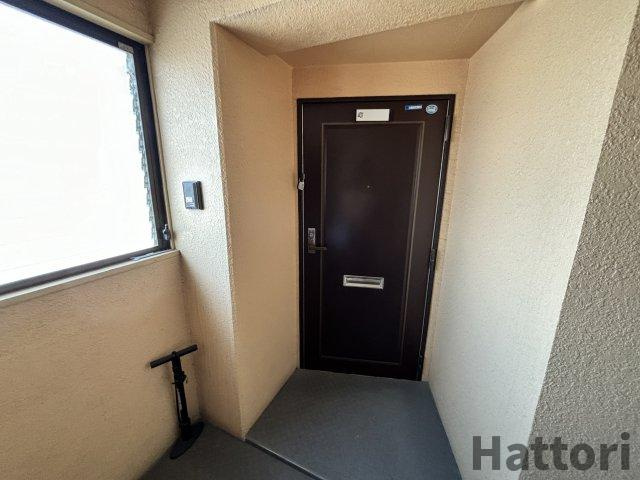 ロイヤルコート上池田の玄関