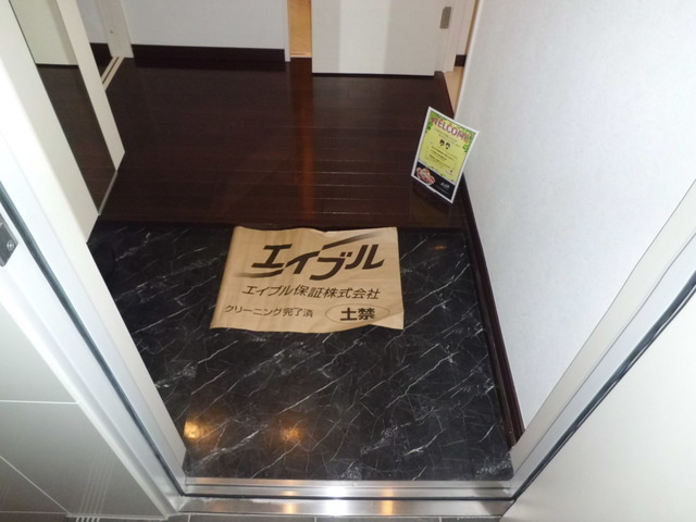 アルユータ六甲道の玄関