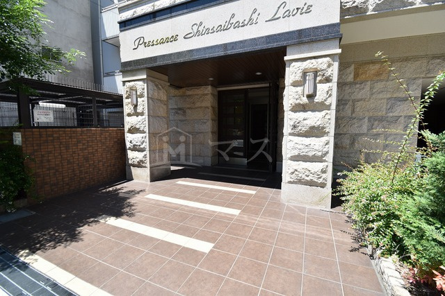 プレサンス心斎橋ラヴィのエントランス