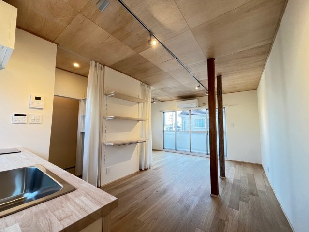 神戸1人親家庭支援住宅の居間・リビング