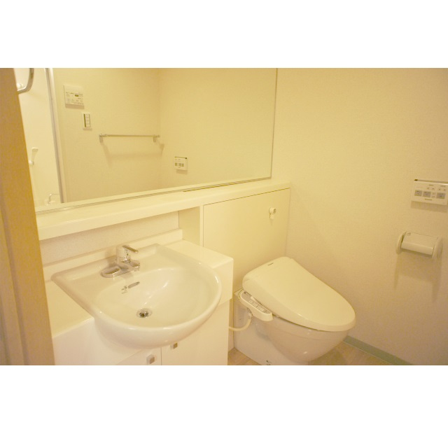 メイクスデザイン白金台の内装|明るい室内です