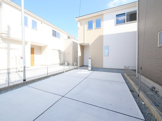 古市町貸戸建住宅 5号棟の駐車場|カースペースがあります