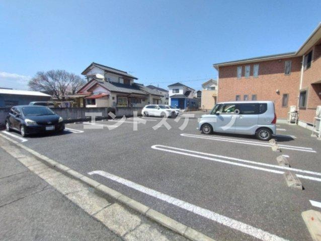 コンフォート三山の駐車場|高崎、前橋のお部屋探しはエンドスケープまで！お客様の理想お聞かせ下さい♪