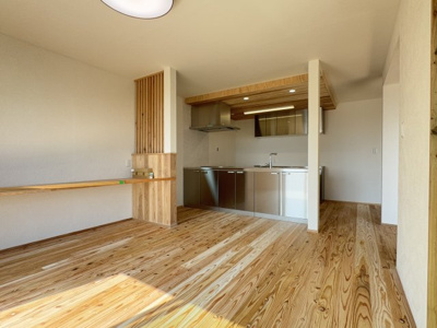 【居間・リビング】 | 甲陽園目神山町中古戸建 | おしゃれなリビングです