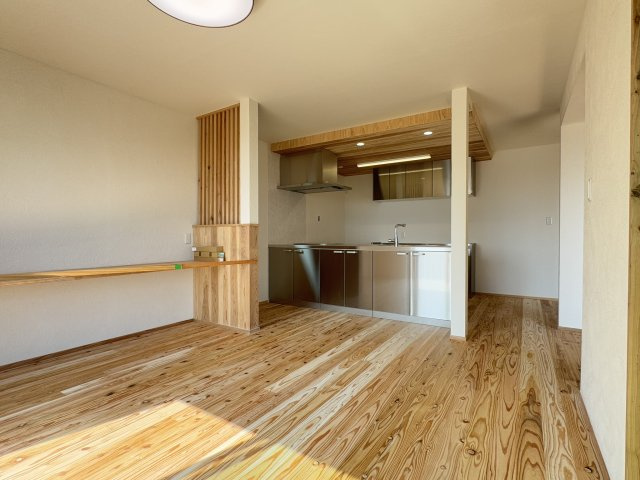 【居間・リビング】 | 甲陽園目神山町中古戸建 | おしゃれなリビングです