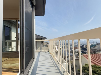 【バルコニー】 | 甲陽園目神山町中古戸建 | 落ち着いた時間を過ごせるバルコニーです