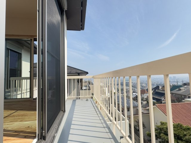 【バルコニー】 | 甲陽園目神山町中古戸建 | 落ち着いた時間を過ごせるバルコニーです