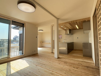 【居間・リビング】 | 甲陽園目神山町中古戸建 | ゆったり過ごせるリビングです