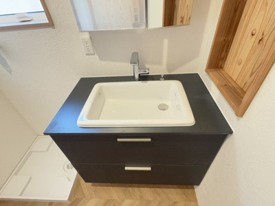 【独立洗面台】 | 甲陽園目神山町中古戸建 | 朝の身支度には欠かせない独立洗面化粧台