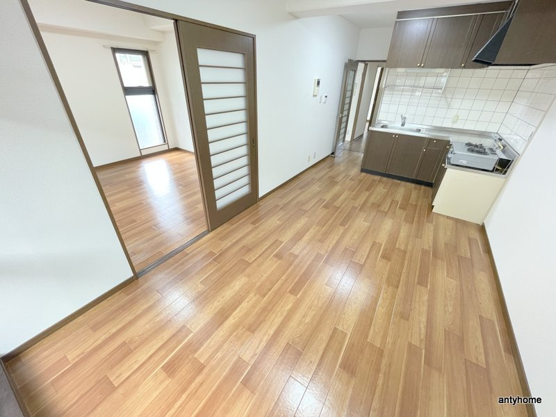 パレーシャル難波　仲介手数料無料の居間・リビング