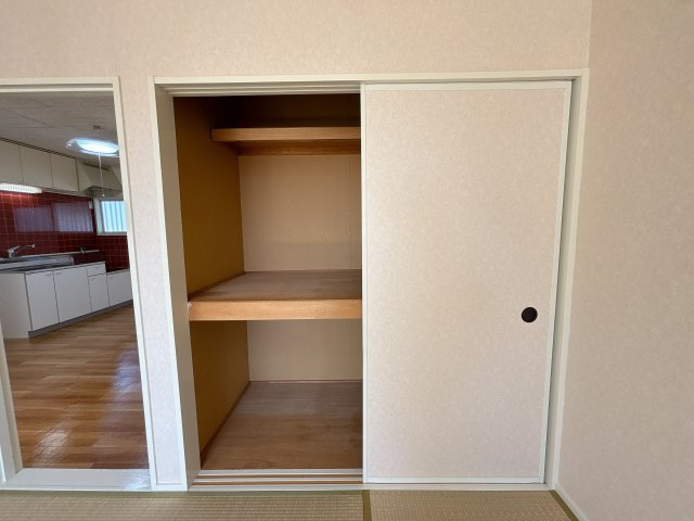 新美ハイツの駐車場