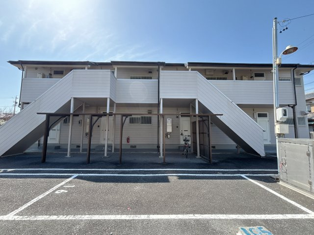 新美ハイツの外観