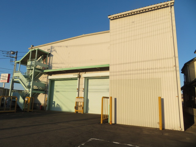 狭山市鵜ノ木の倉庫の外観