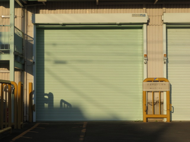 狭山市鵜ノ木の倉庫の外観
