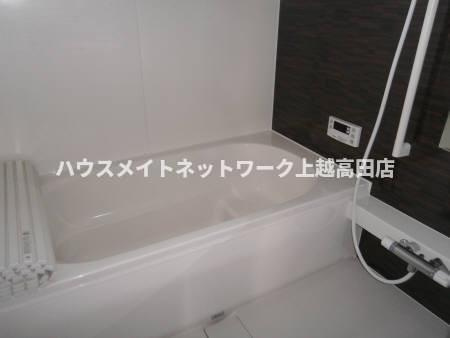 フォーシーズンズの浴室|追焚機能付（参考同型101号室室内写真）
