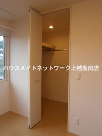 フォーシーズンズの収納|ウォークインクローゼット（参考同型101号室室内写真）
