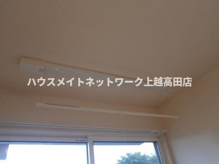 フォーシーズンズの展望|室内物干し（参考同型101号室室内写真）
