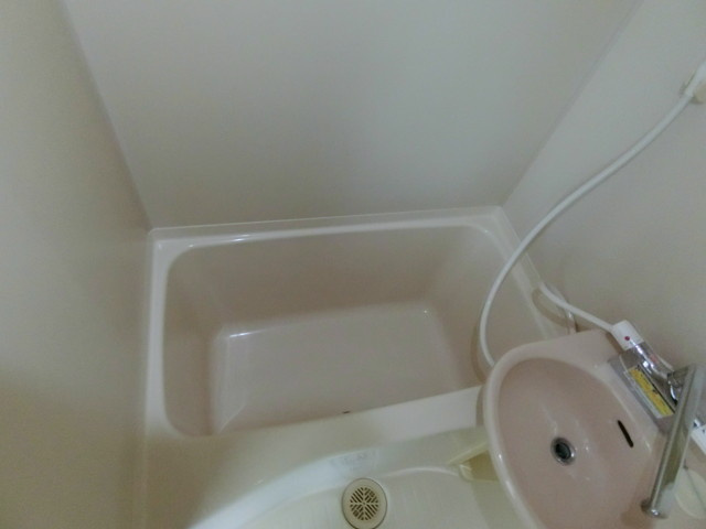 シャトレー御殿山の浴室|写真は同建物201号室です。